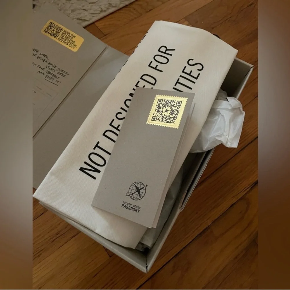 Golden Goose White and Green Sneakers - Picture 11 of 12